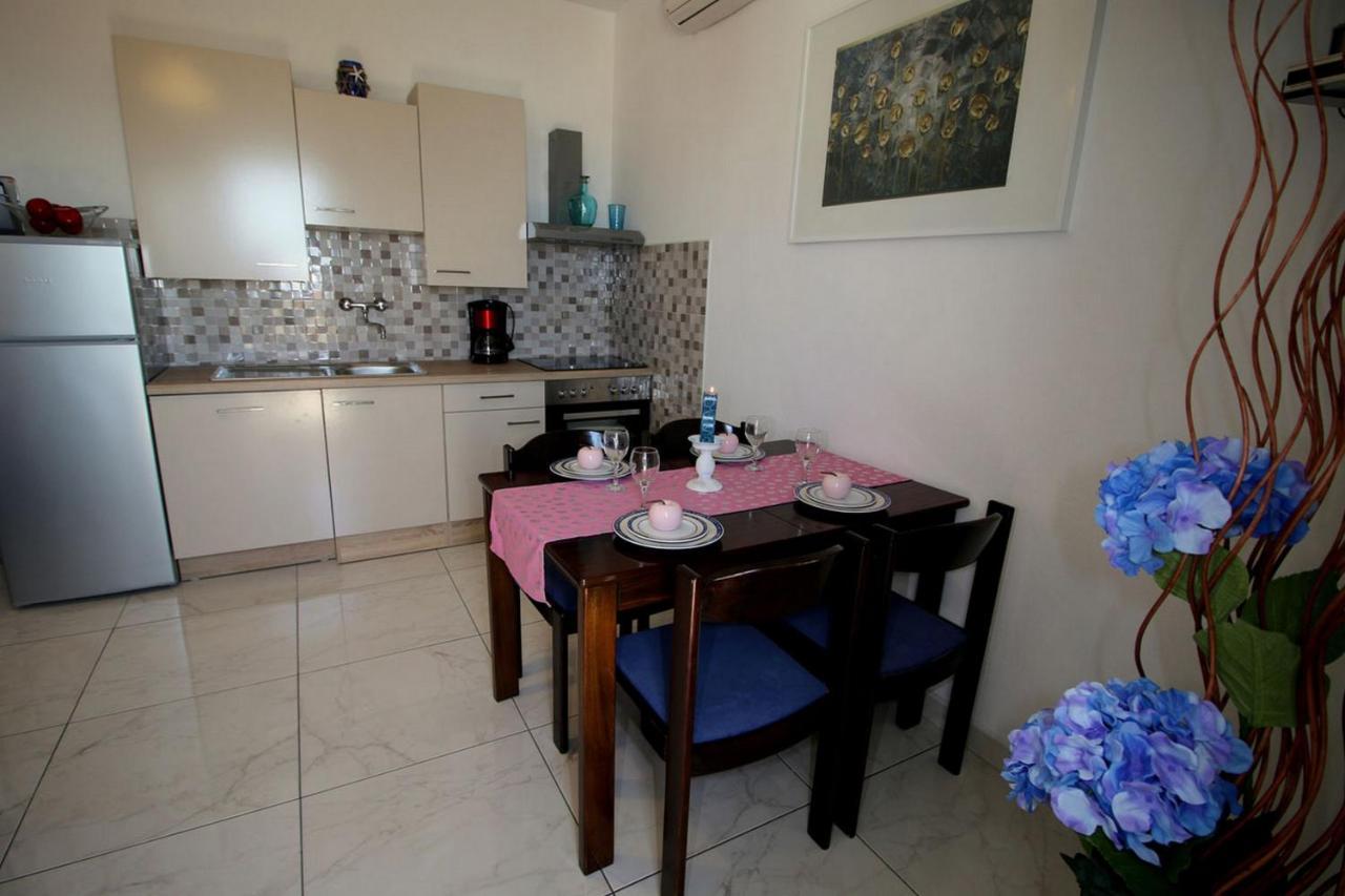Villa Renipol Adults Only Sutivan Luaran gambar