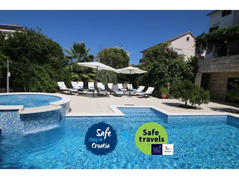 Villa Renipol Adults Only Sutivan Luaran gambar