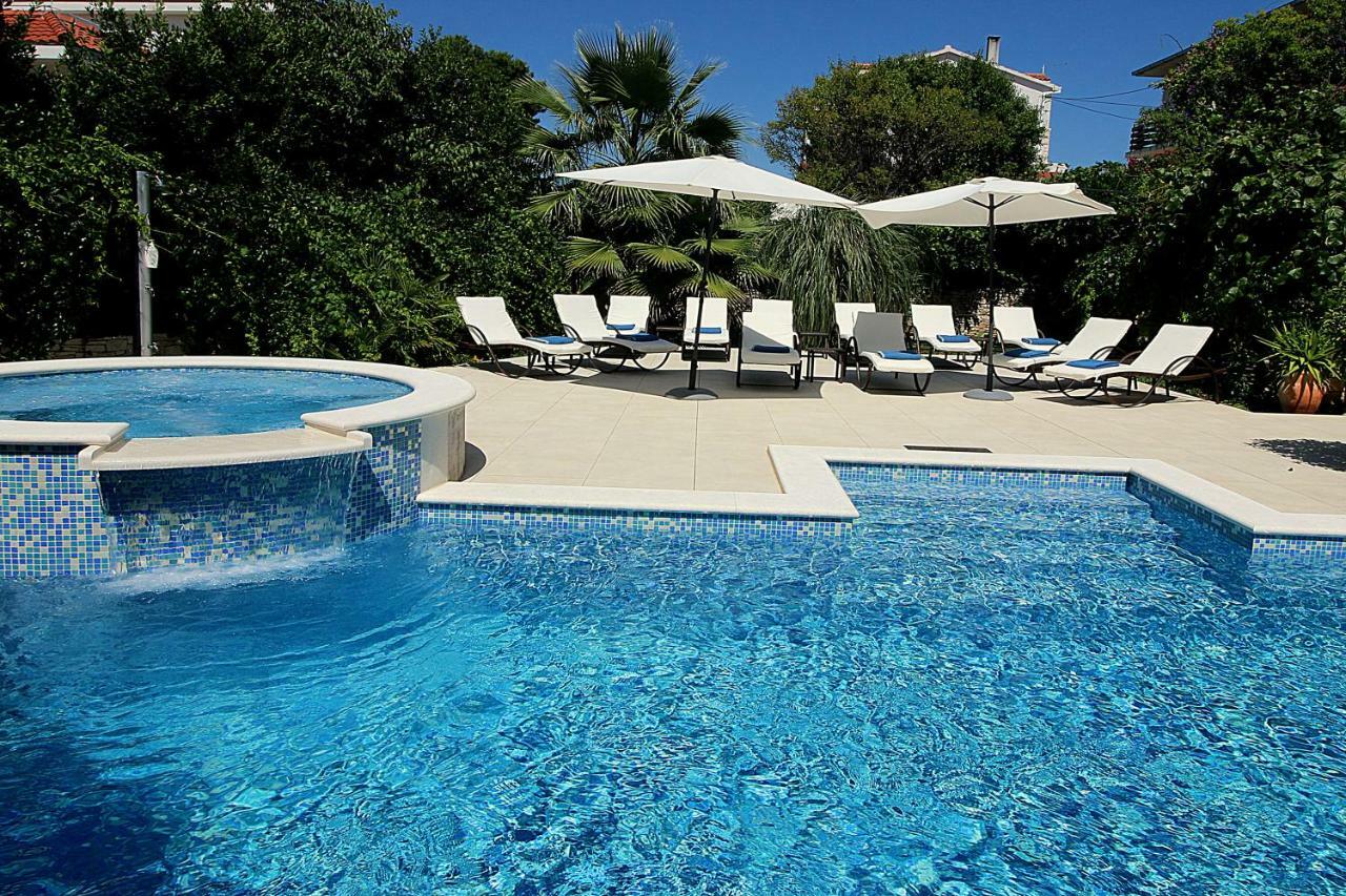Villa Renipol Adults Only Sutivan Luaran gambar